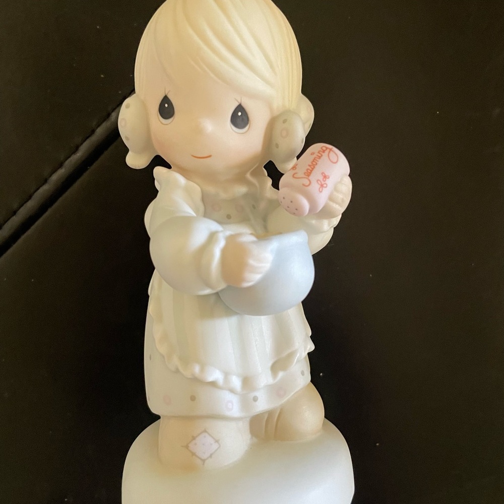 Precious Moments “Tis the Season” Figurine